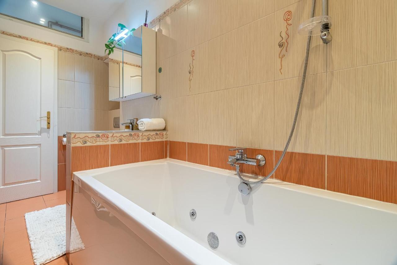 Trendy Apartment In Central Bratislava Exterior foto